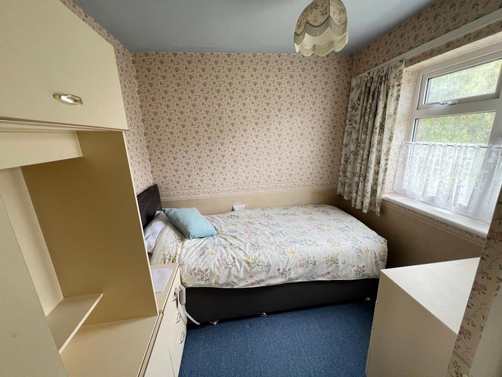 Lot: 116 - END-TERRACE HOUSE WITH DEVELOPMENT POTENTIAL - Bedroom with fitted bedroom furniture and window to side aspect